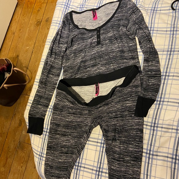 Pyjamas Set - Picture 1 of 3